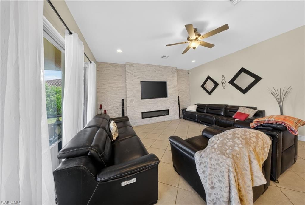 3330 Banyon Hollow Loop, North Fort Myers, FL 33903 Photo