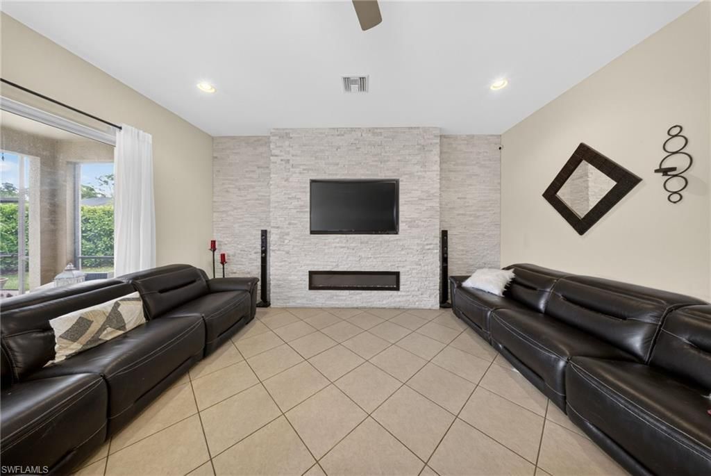 3330 Banyon Hollow Loop, North Fort Myers, FL 33903 Photo