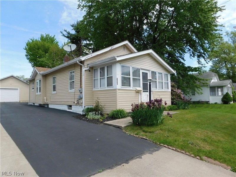 421 Celtic Street, Akron, OH 44314 Photo 1
