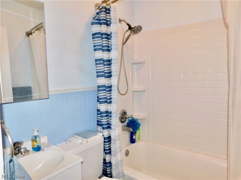 421 Celtic Street, Akron, OH 44314 Photo 18