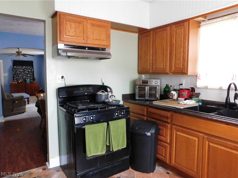 421 Celtic Street, Akron, OH 44314 Photo 5