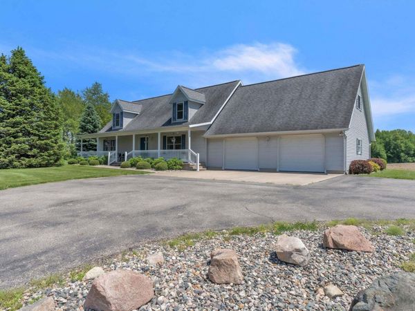 8960 N Angling Road, Kendallville, IN 46755