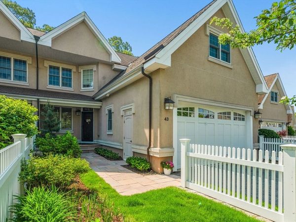 287 Langley Rd, Unit 43, Newton, MA 02459
