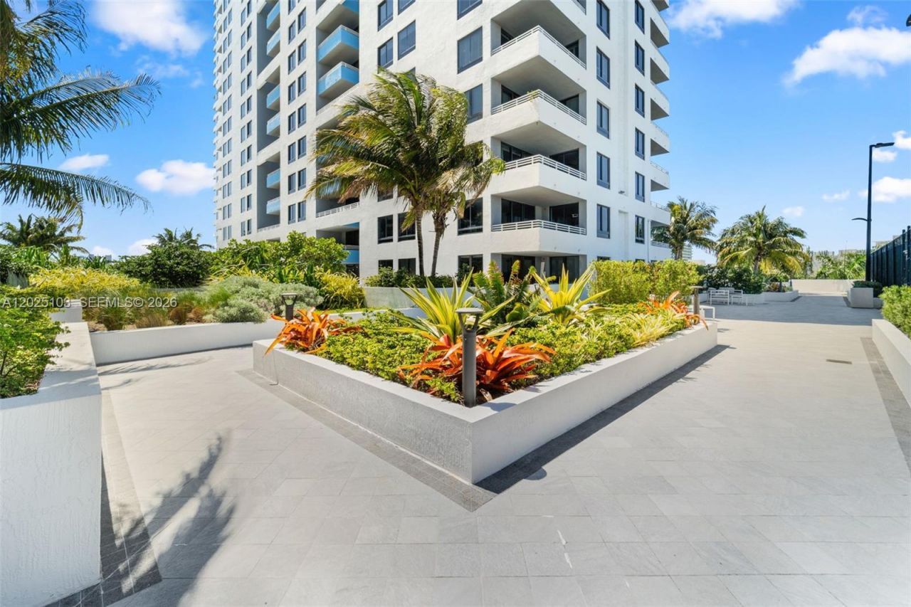 1330 West Ave, Unit 2107, Miami Beach, FL 33139 Photo