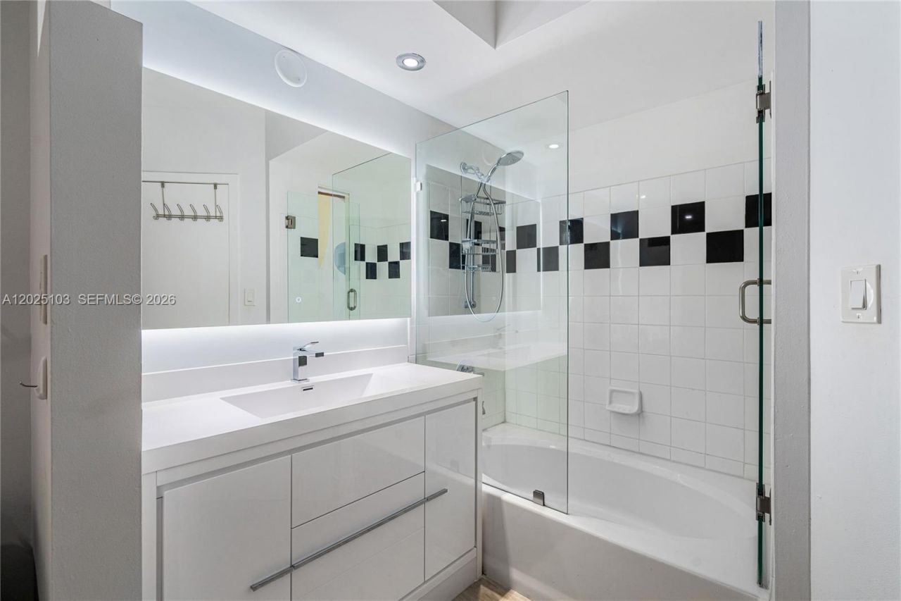 1330 West Ave, Unit 2107, Miami Beach, FL 33139 Photo