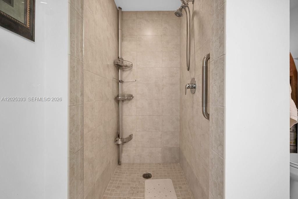 1900 N Bayshore Dr , Unit 5103, Miami, FL 33132 Photo