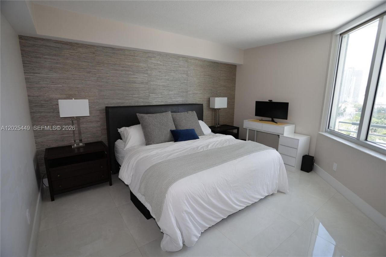 325 S Biscayne Blvd , Unit 1822, Miami, FL 33131 Photo