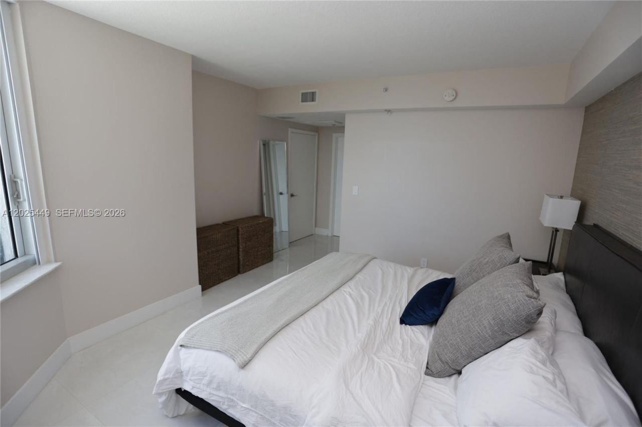 325 S Biscayne Blvd , Unit 1822, Miami, FL 33131 Photo
