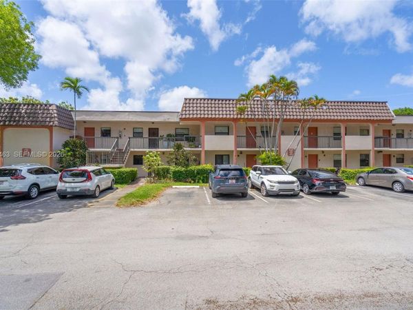 841 NE 207th Ln , Unit 3-201, Miami, FL 33179