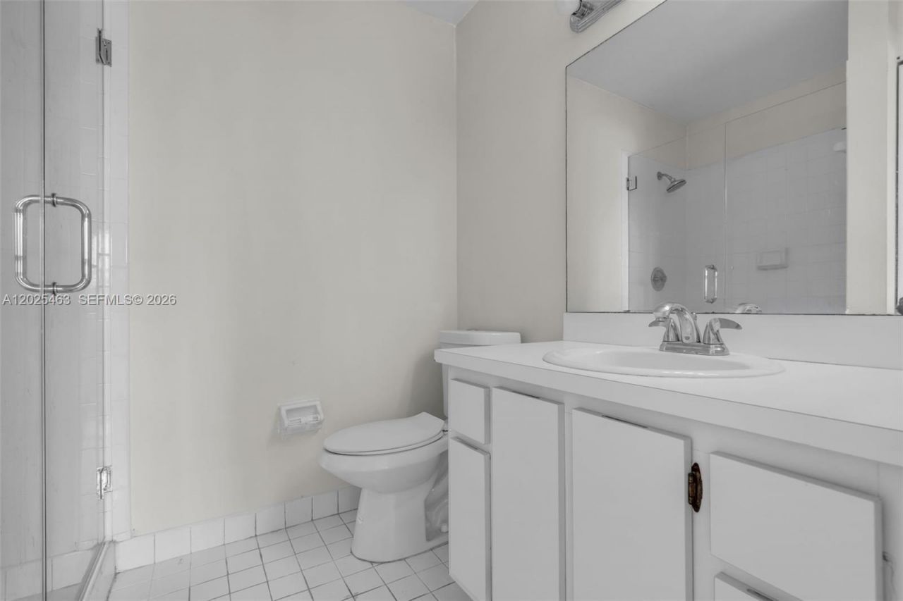 841 NE 207th Ln, Unit 3-201, Miami, FL 33179 Photo