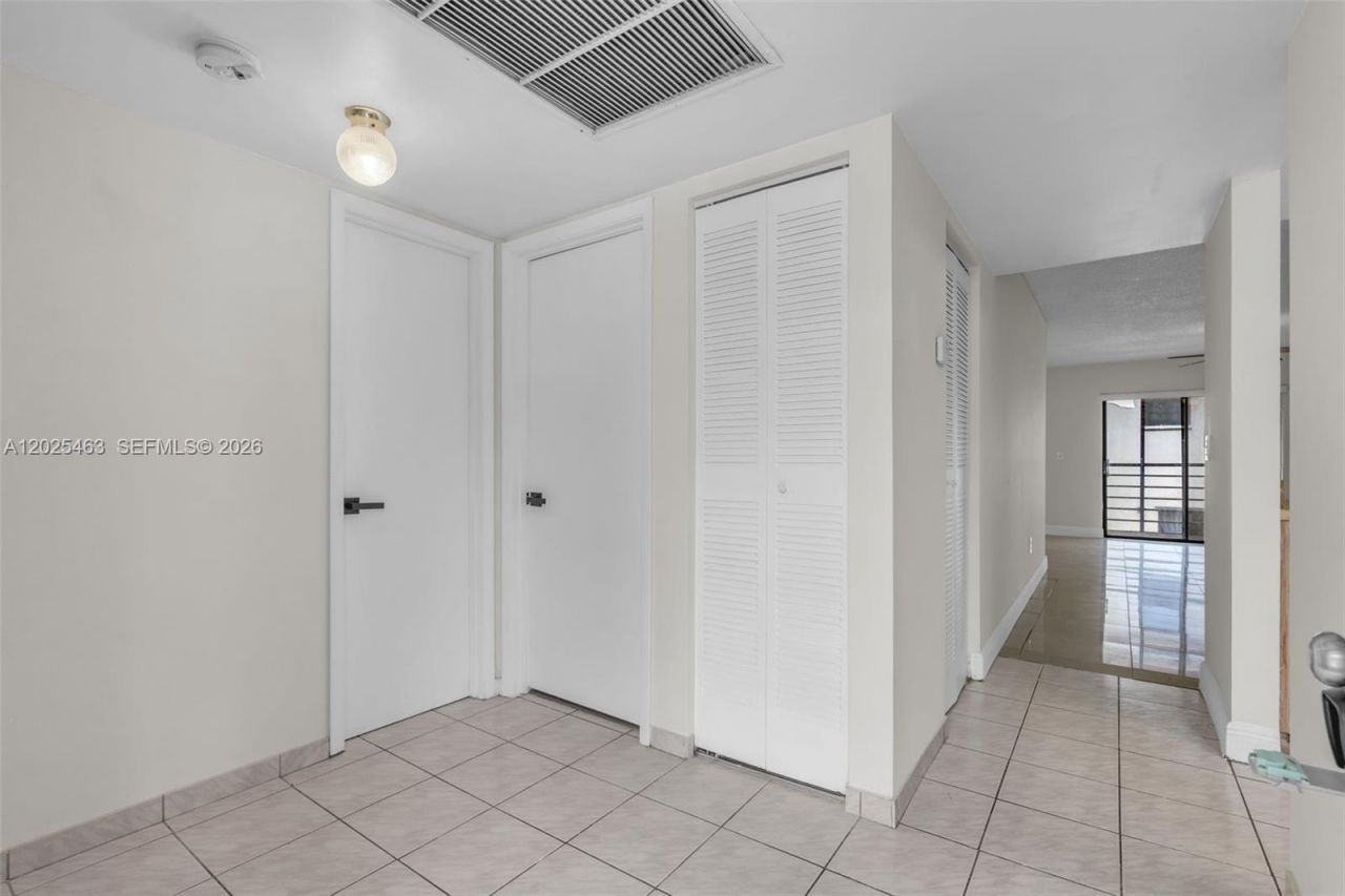 841 NE 207th Ln, Unit 3-201, Miami, FL 33179 Photo