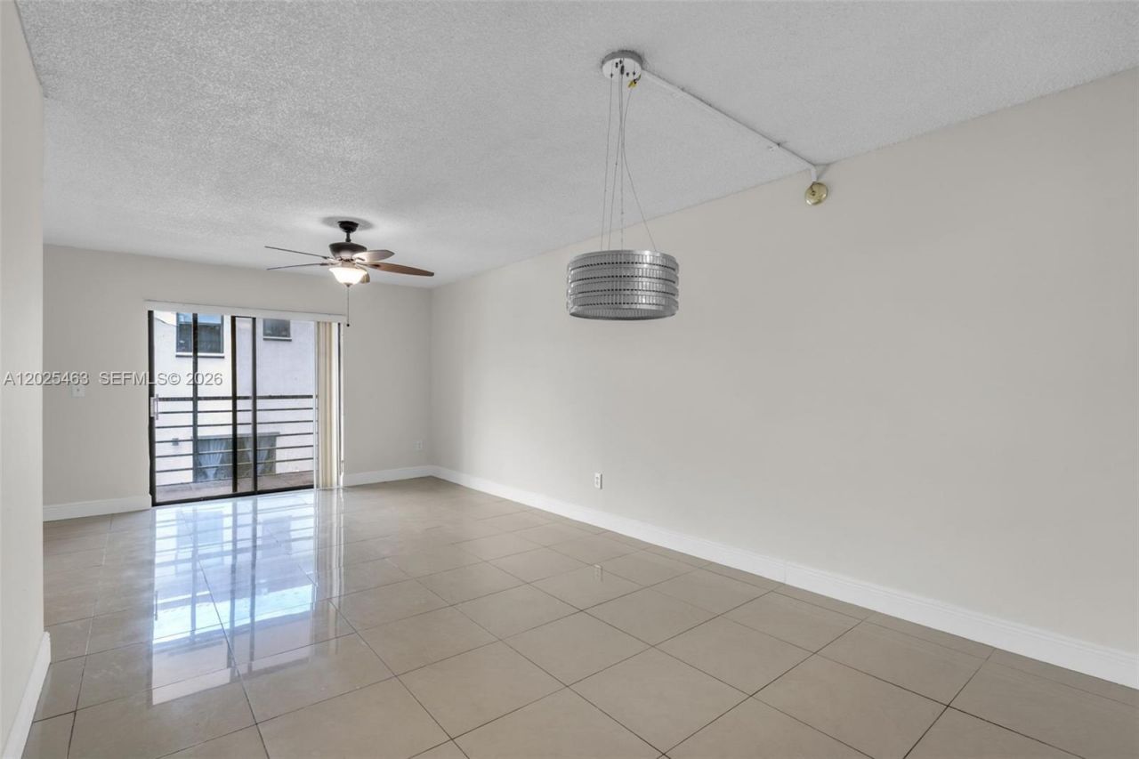 841 NE 207th Ln, Unit 3-201, Miami, FL 33179 Photo