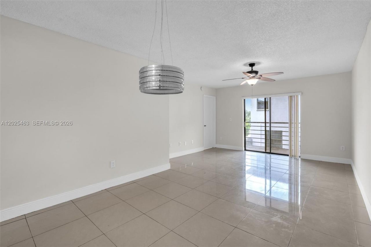 841 NE 207th Ln, Unit 3-201, Miami, FL 33179 Photo