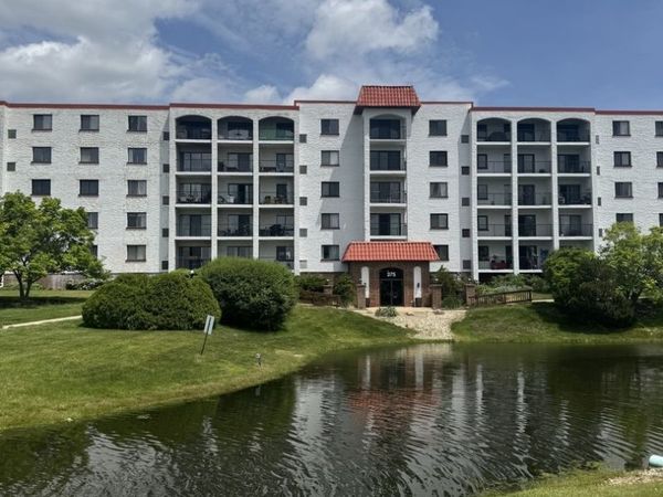 375 Plum Creek Drive , Unit 402, Wheeling, IL 60090