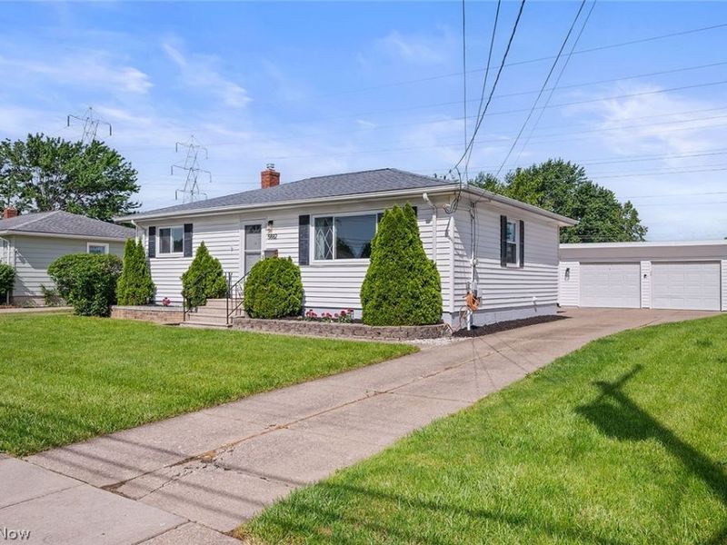 5882 Middlebrook Boulevard, Brook Park, OH 44142 Photo 2