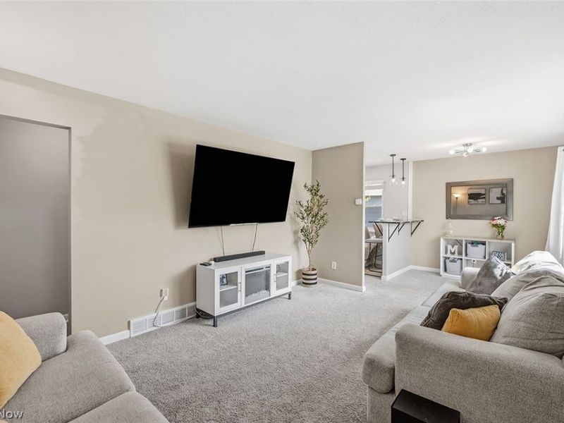 5882 Middlebrook Boulevard, Brook Park, OH 44142 Photo 4