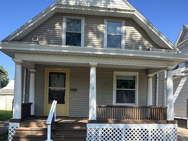 1209 S 7Th Street, Burlington, IA 52601