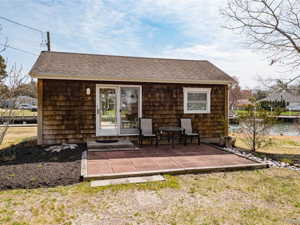 18 Shinnecock Road, Unit 4, Hampton Bays, NY 11946