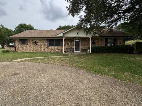 636 E Kempner Street , Mabank, TX 75147