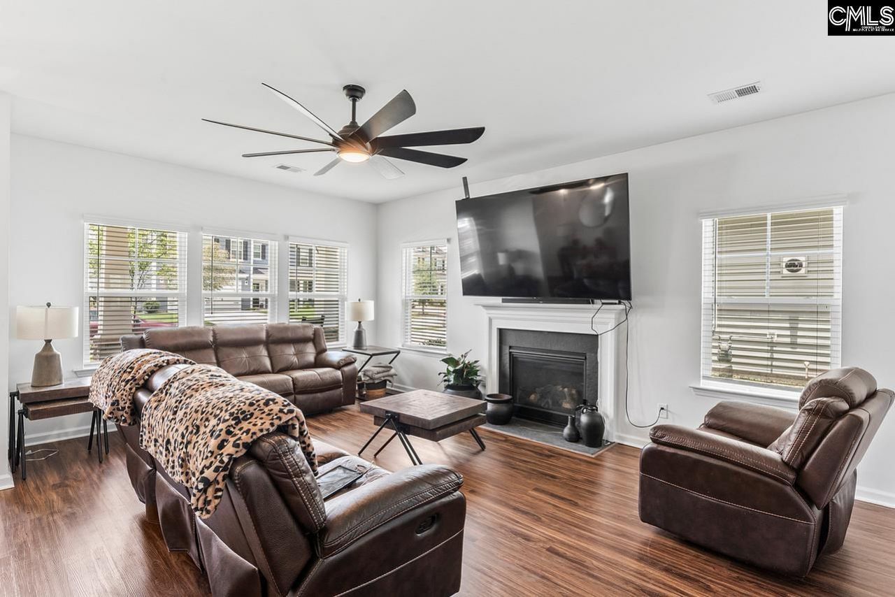 823 Queenshire Lane  Photo 4