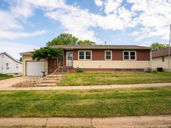 1203 L Avenue, Grundy Center, IA 50638