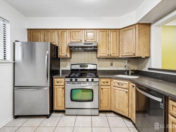 20 Palm Court, Edison, NJ 08820
