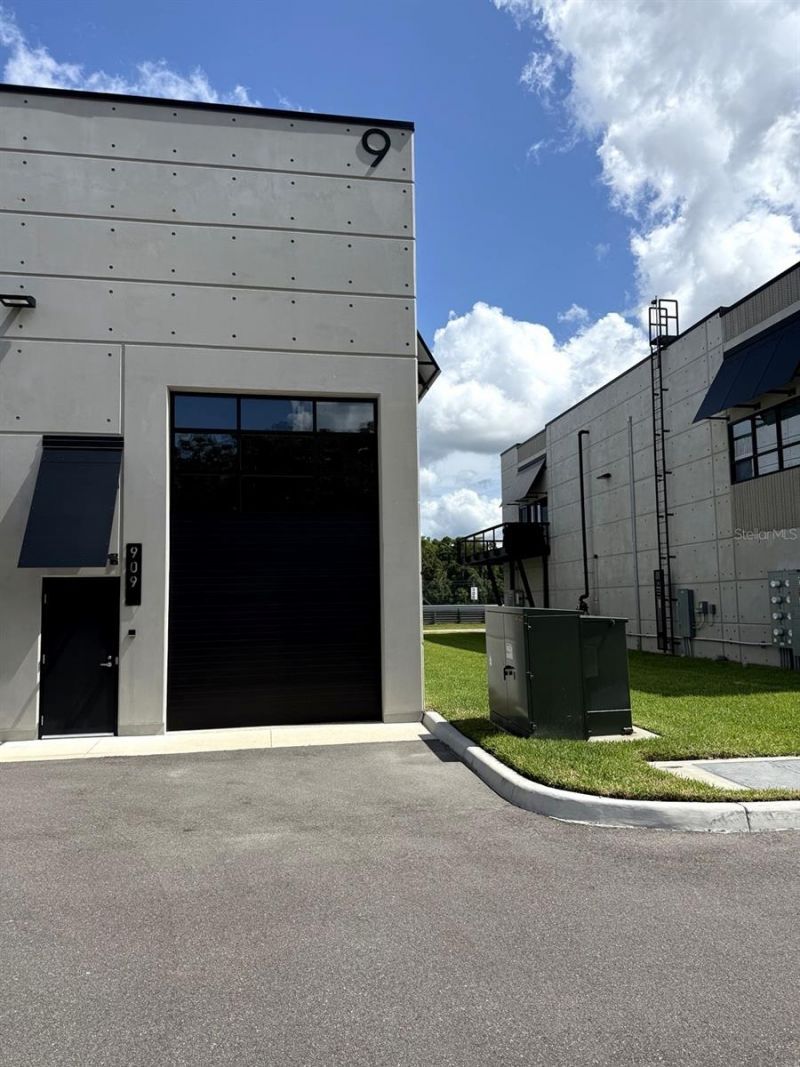6500 Motor Enclave Way , Unit 909, Tampa, FL 33610 Photo