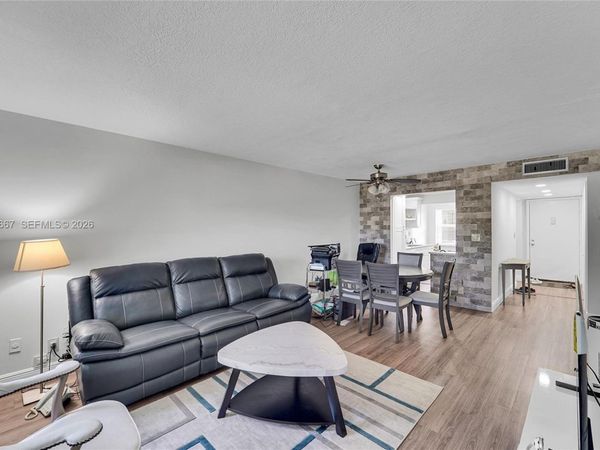 8405 NW 61st St, Unit D207, Tamarac, FL 33321