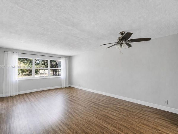 8405 NW 61st St, Unit D207, Tamarac, FL 33321