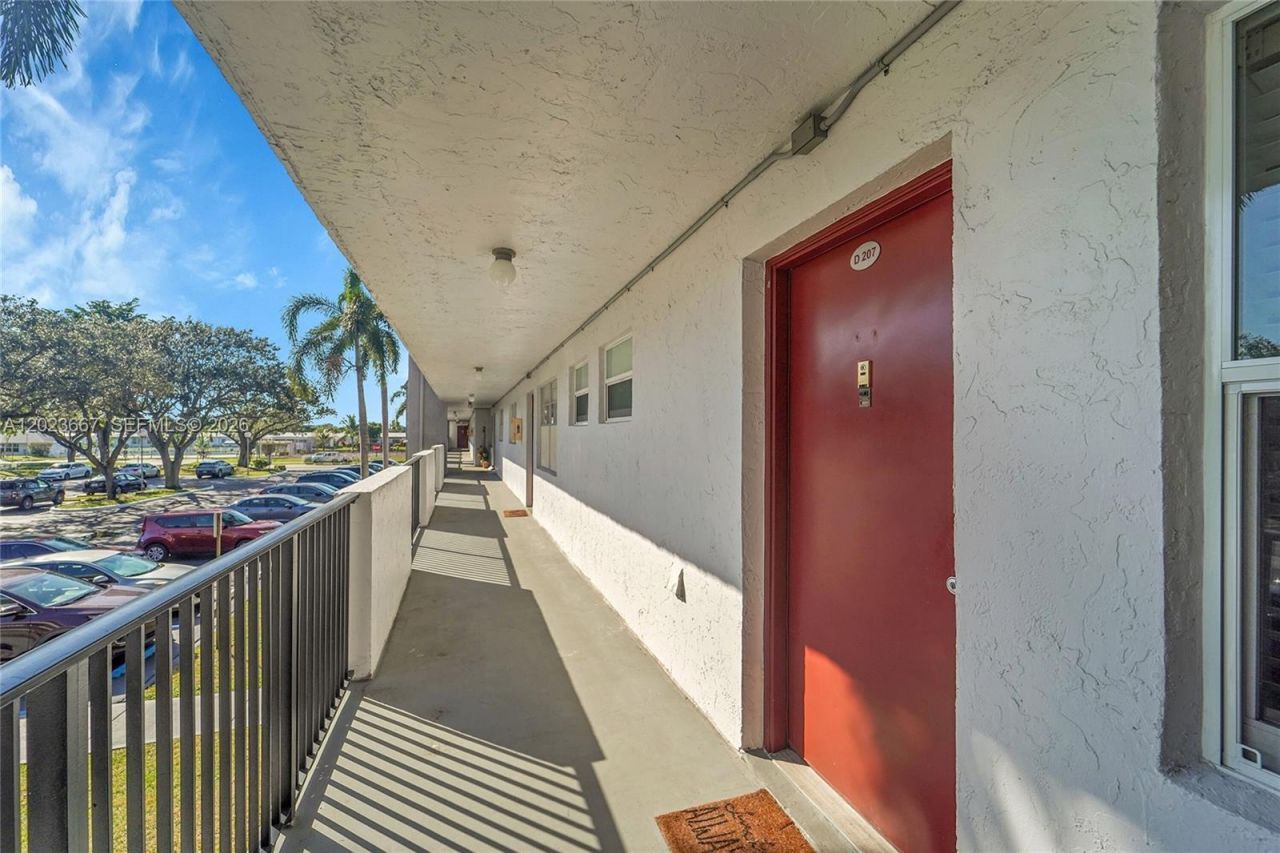8405 NW 61st St, Unit D207, Tamarac, FL 33321 Photo