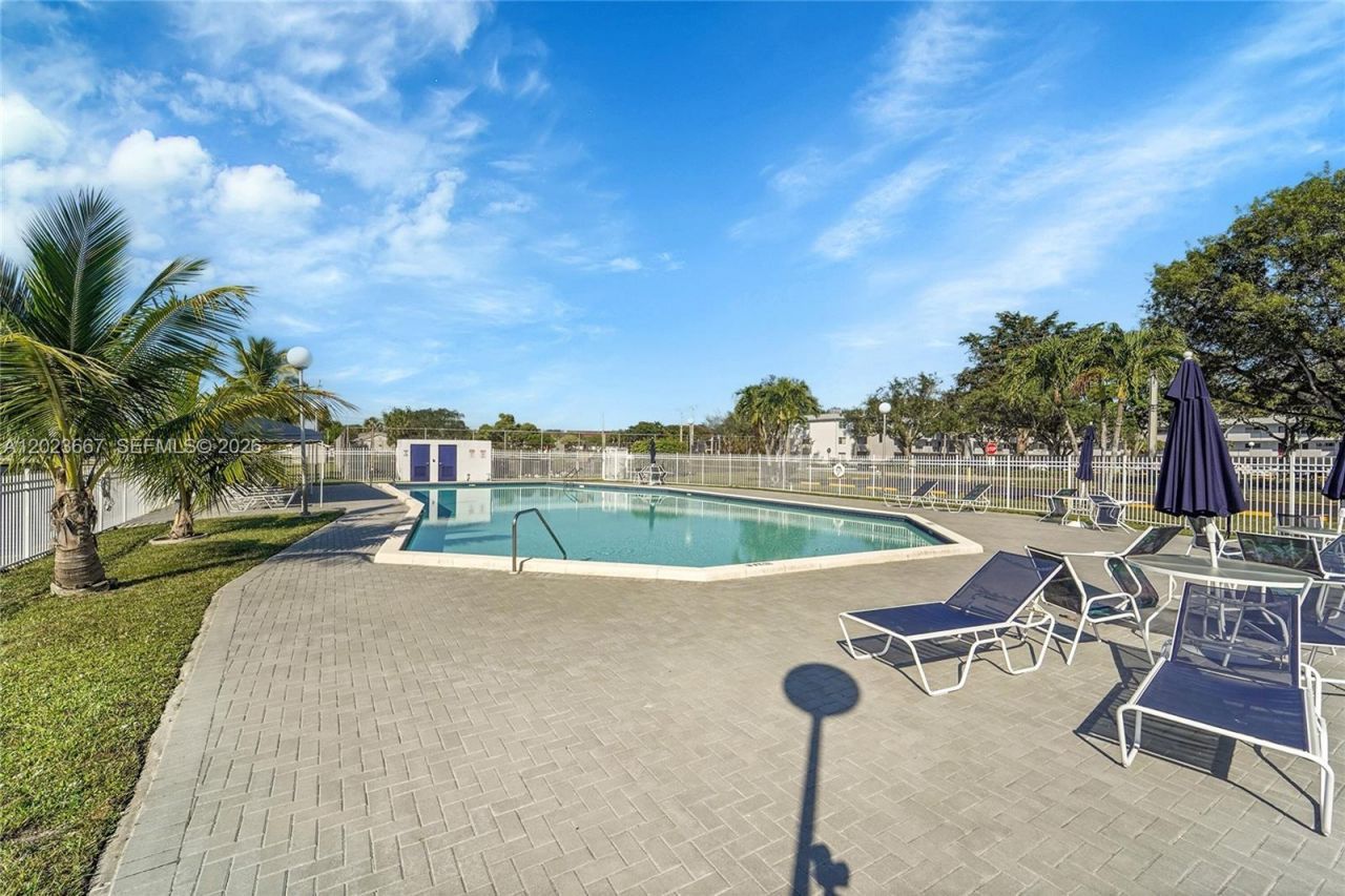 8405 NW 61st St, Unit D207, Tamarac, FL 33321 Photo