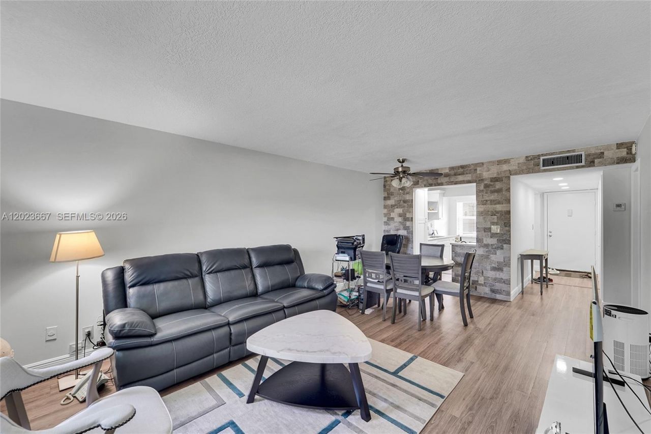 8405 NW 61st St, Unit D207, Tamarac, FL 33321 Photo