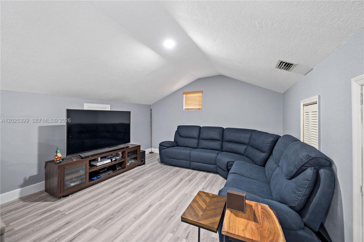 9046 NW 121st Ter , Unit 90, Hialeah Gardens, FL 33018 Photo