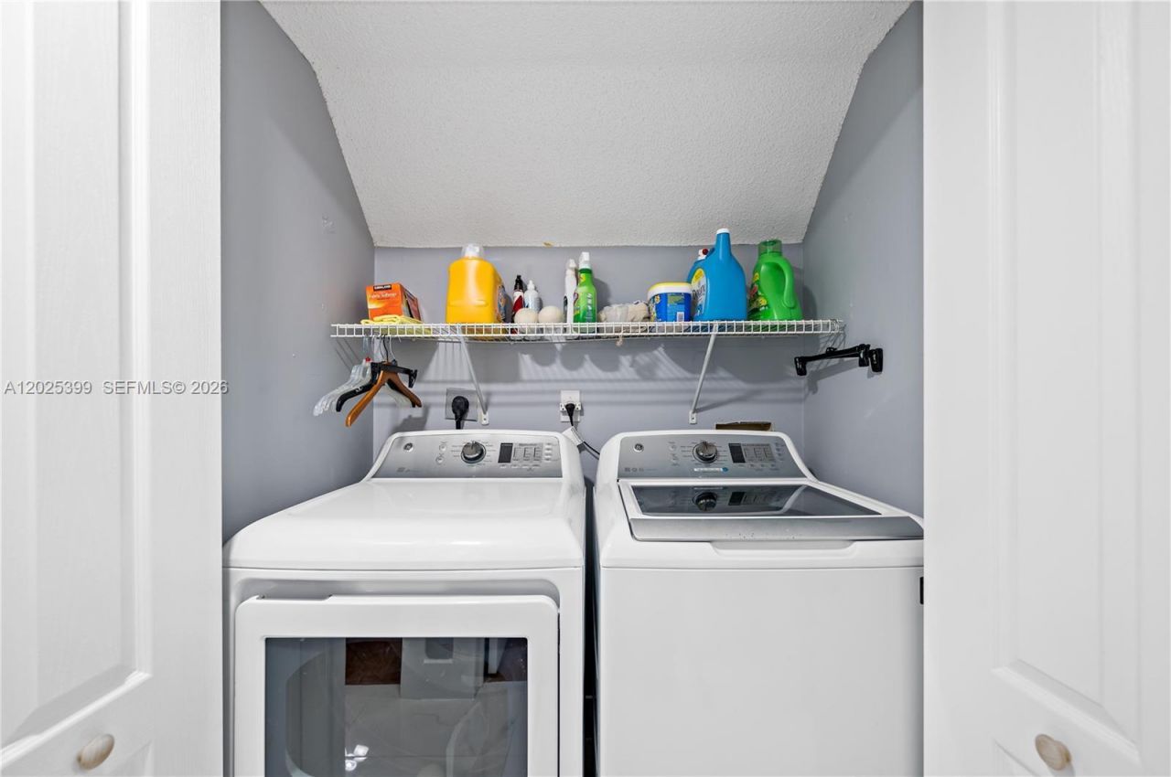 9046 NW 121st Ter , Unit 90, Hialeah Gardens, FL 33018 Photo