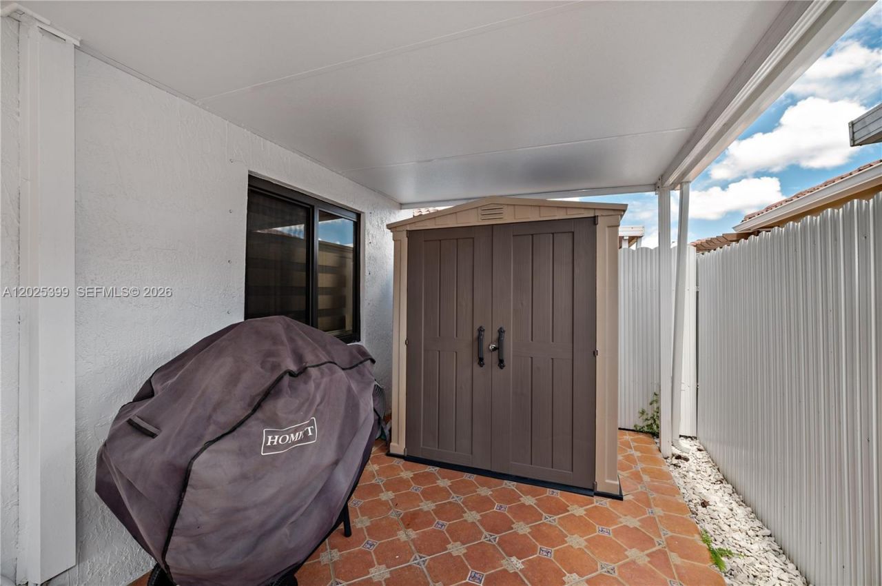 9046 NW 121st Ter , Unit 90, Hialeah Gardens, FL 33018 Photo