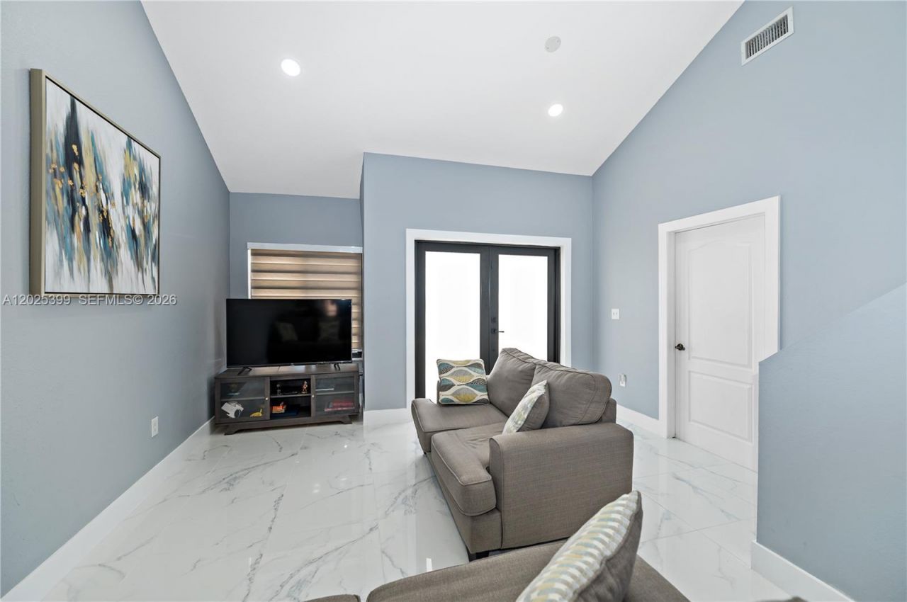 9046 NW 121st Ter , Unit 90, Hialeah Gardens, FL 33018 Photo