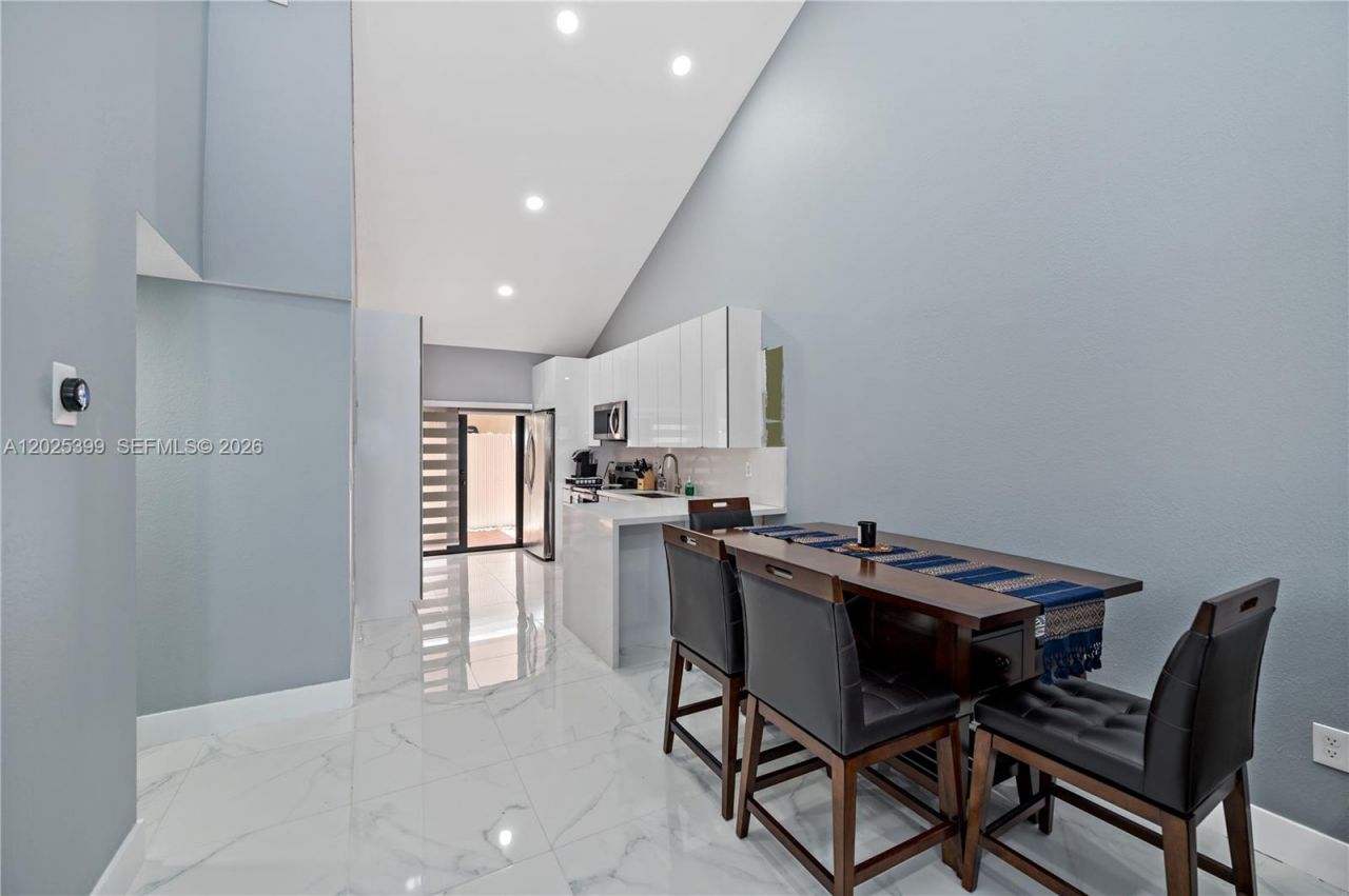 9046 NW 121st Ter , Unit 90, Hialeah Gardens, FL 33018 Photo