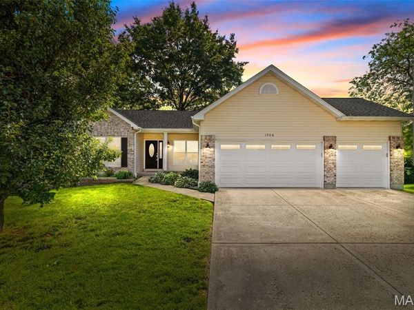 1706 Chestnut Farms Court, Fenton, MO 63026