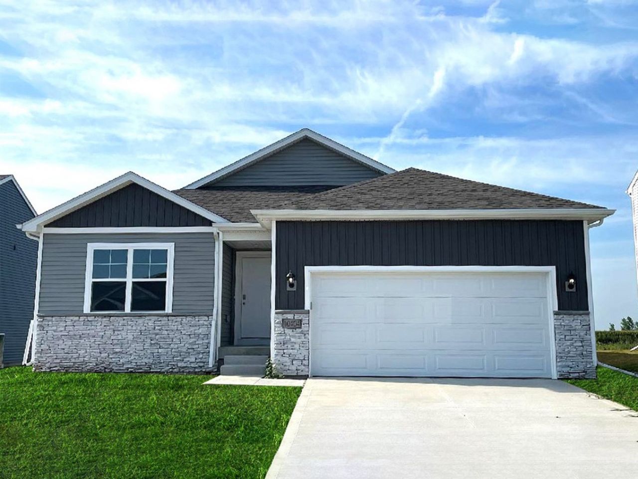 2755 Cecelia Drive, Hiawatha, IA 52233 Main Photo