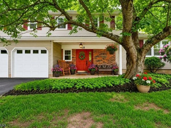 18 Randi Way, Ewing, NJ 08560