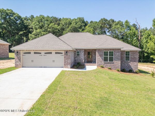 64 Meadow Breeze Road, Sumrall, MS 39482