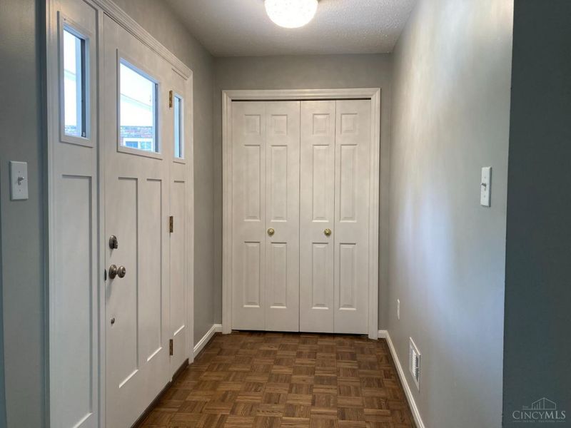 5569 Goldcrest Drive, Cincinnati, OH 45238 Photo 3
