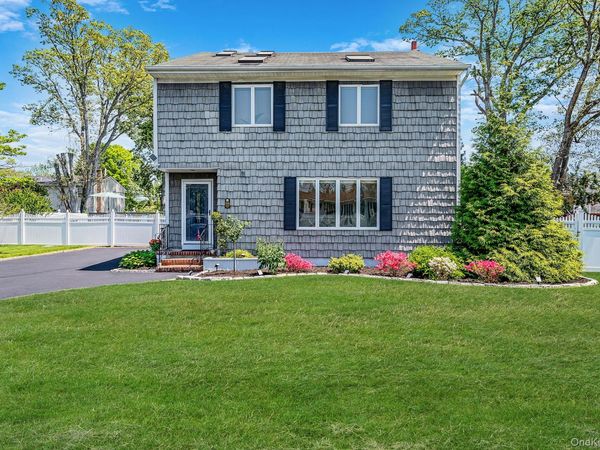 935 Sterling Place , West Babylon, NY 11704
