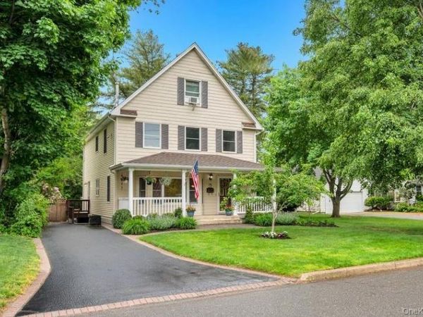 75 Elm Avenue, Smithtown, NY 11787