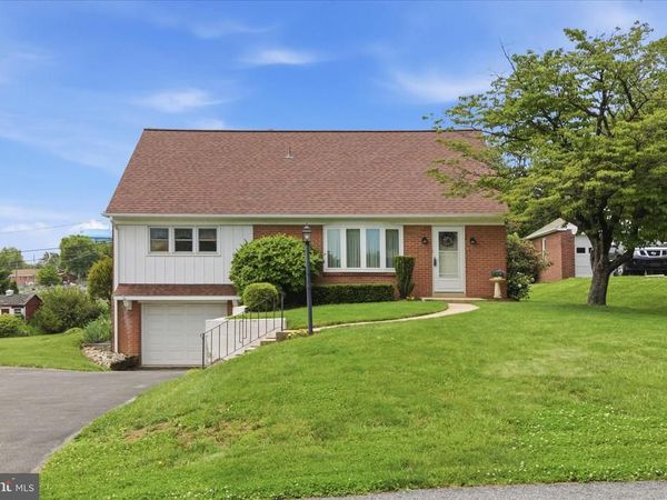 48 HIGHLAND DRIVE, LANCASTER, PA 17602