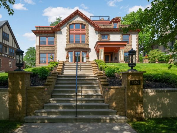 2224 W Lake Of The Isles Parkway, Minneapolis, MN 55405