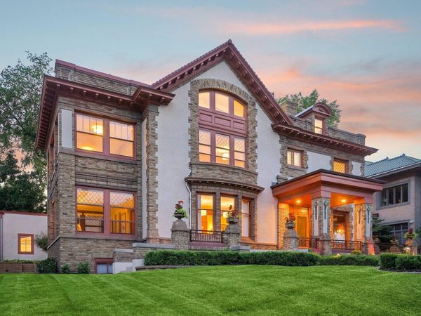 2224 W Lake Of The Isles Parkway, Minneapolis, MN 55405