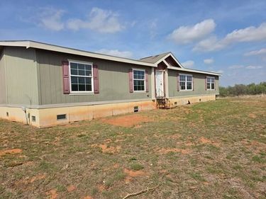 703 State Hwy 17, Rush Springs, OK 73082
