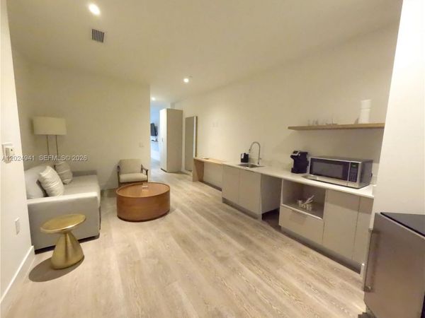 229 SW 9th St, Unit 508, Miami, FL 33130