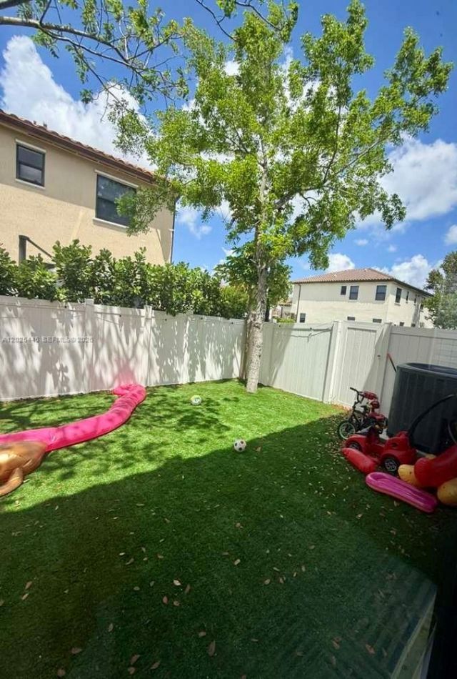 9286 W 33rd Ln, Hialeah, FL 33018 Photo